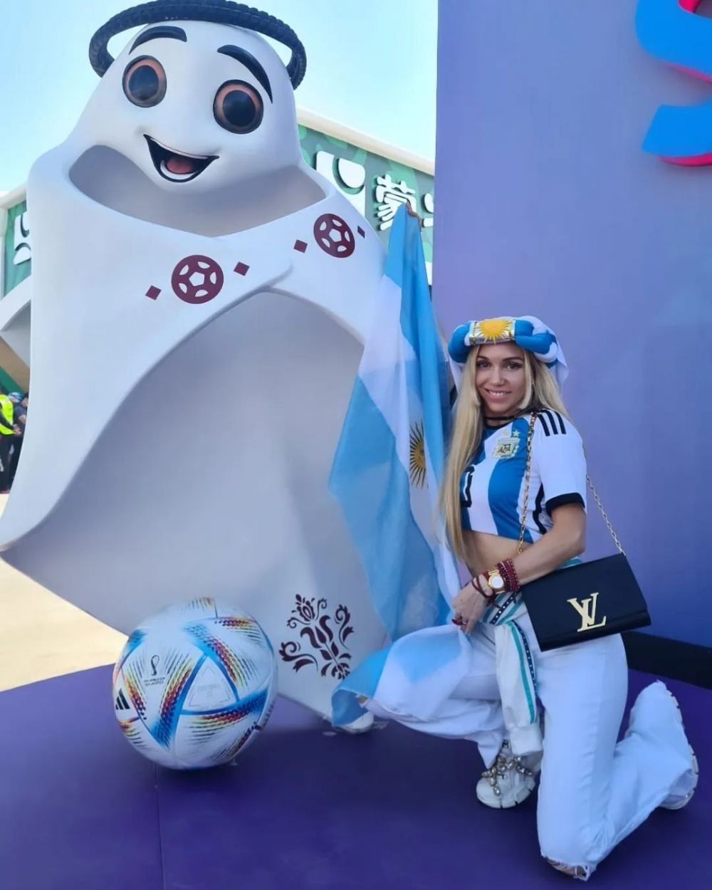 Ea este cel mai sexy fan al naționalei Argentinei. Melisia Artista este cântăreață, influencer, dar și o împătimită a fotbalului_12