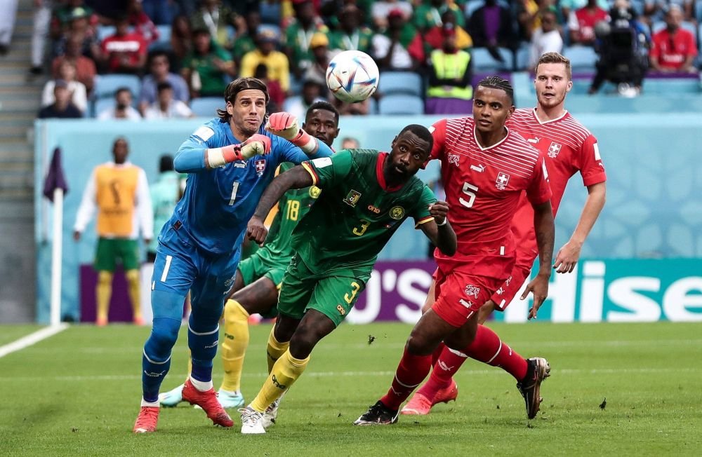 Sommer time! Portarul Yann Sommer a fost MVP în meciul viitoarei noastre adversare din preliminarii, Elveția - Camerun 1-0_10