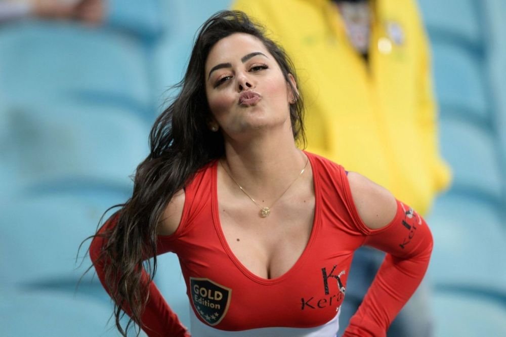 „Iubita Cupei Mondiale” revine! Cum s-a transformat frumoasa Larissa Riquelme după 12 de la Cupa Mondială din Africa_9