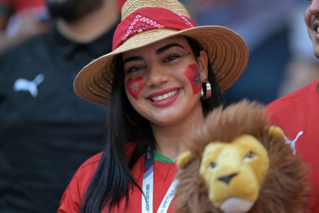 Frumusețile Campionatului Mondial din Qatar! Imagini spectaculoase cu fanele care au făcut senzație în tribune _46
