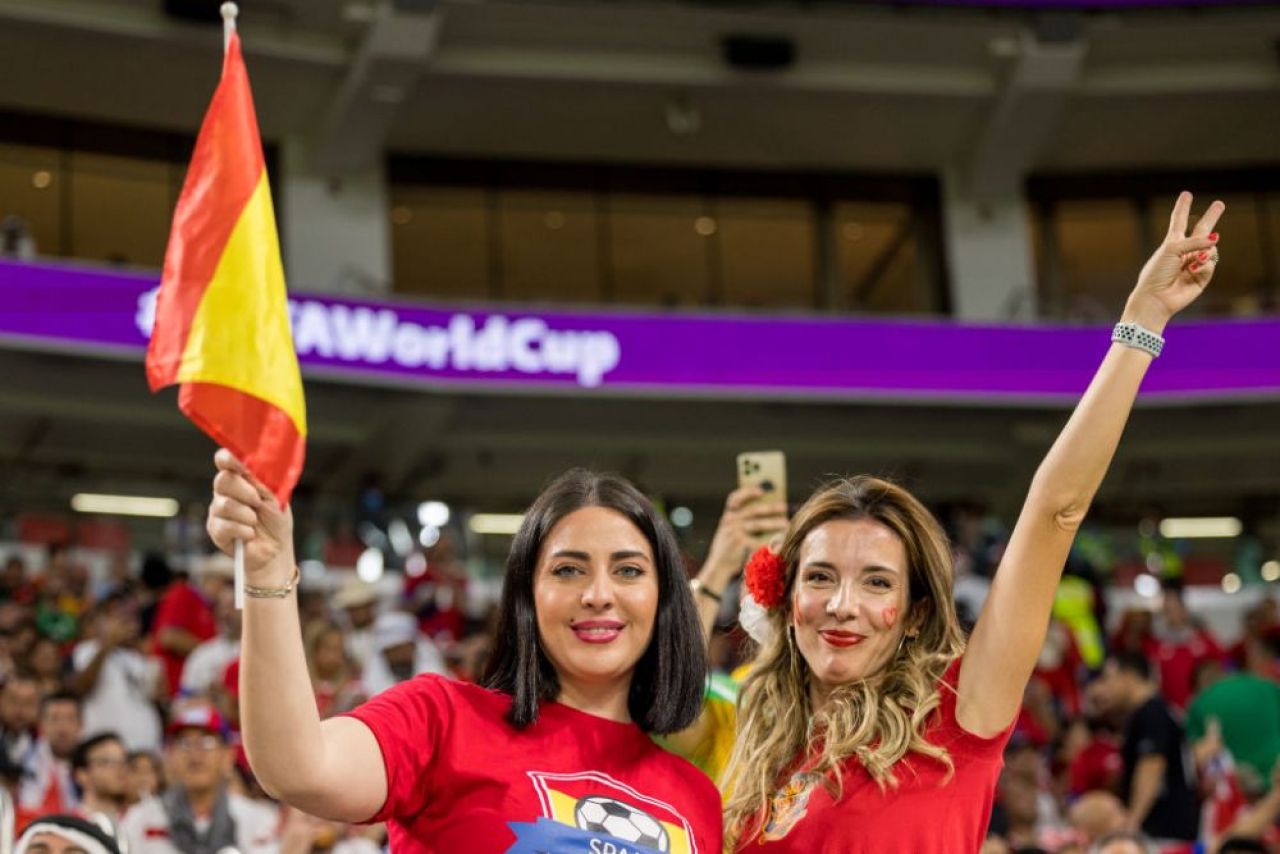 Frumusețile Campionatului Mondial din Qatar! Imagini spectaculoase cu fanele care au făcut senzație în tribune _49