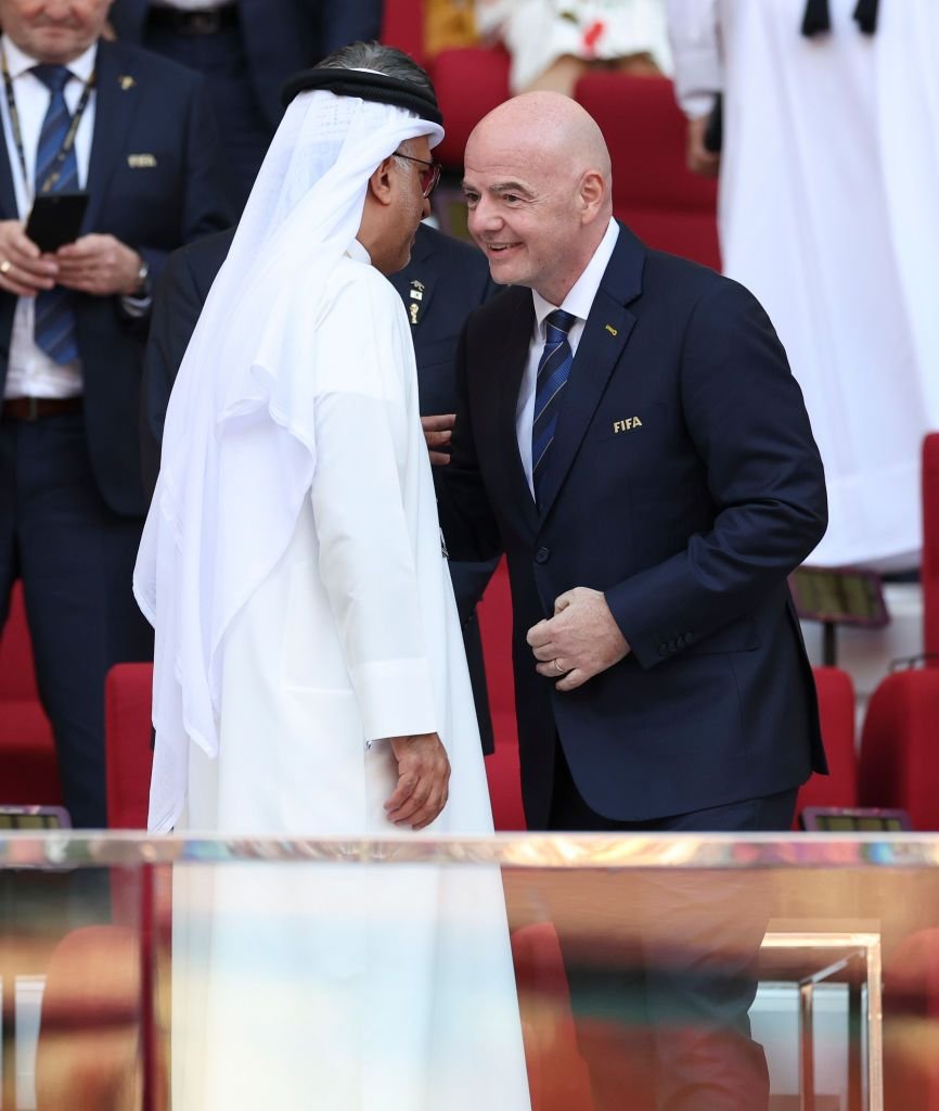 Imaginile cu Gianni Infantino care au stârnit indignare. A interzis banderola curcubeu, dar s-a pozat așa, alături de un oficial neamț_3
