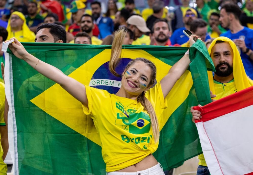 Braziliencele au făcut show în tribune! Au fost ”atracția principală” pentru fotografi la meciul cu Serbia_4