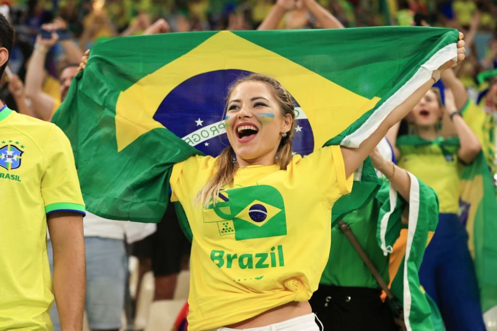 Braziliencele au făcut show în tribune! Au fost ”atracția principală” pentru fotografi la meciul cu Serbia_14