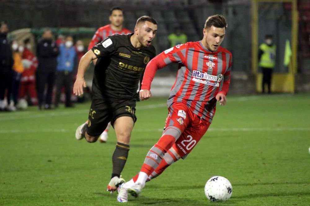 Românul împrumutat din Serie A în Anglia este golgheter în EFL Trophy, a treia competiție KO după FA Cup și League Cup_15