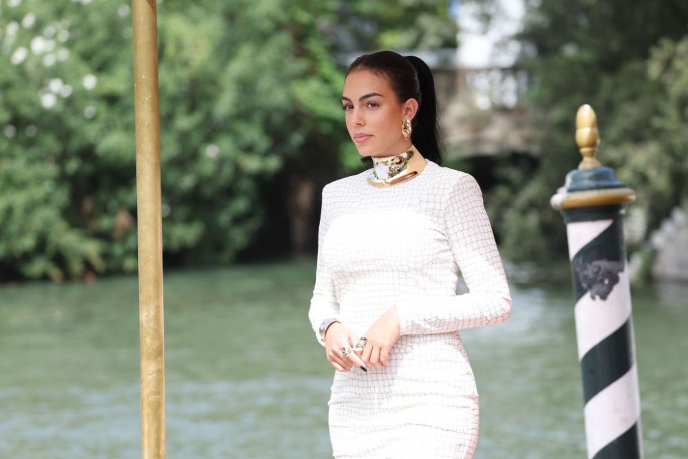 Georgina Rodriguez și Rosalia s-ar fi certat la Gala Latin Grammy. Care ar fi fost motivul conflictului dintre cele două_3