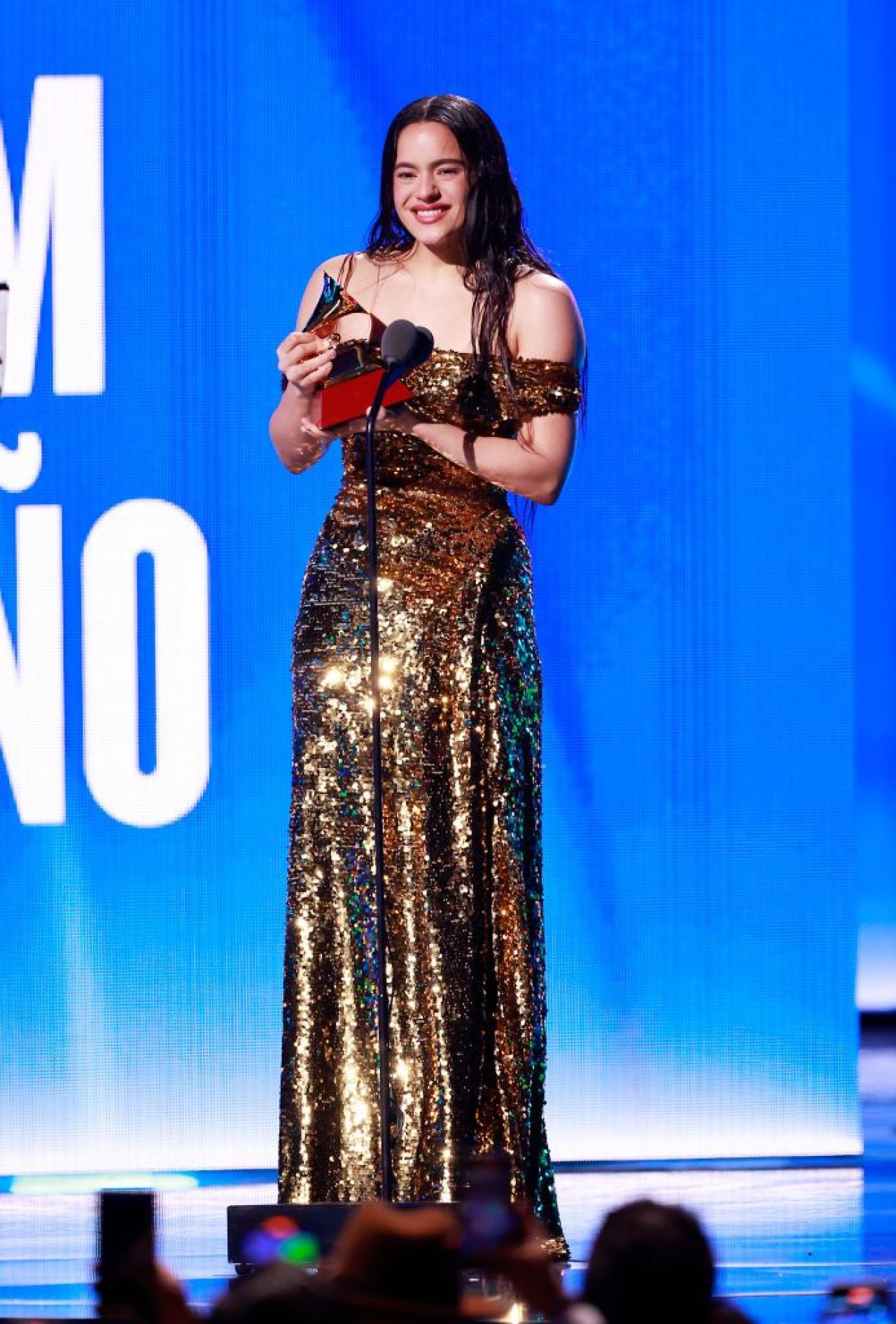 Georgina Rodriguez și Rosalia s-ar fi certat la Gala Latin Grammy. Care ar fi fost motivul conflictului dintre cele două_14