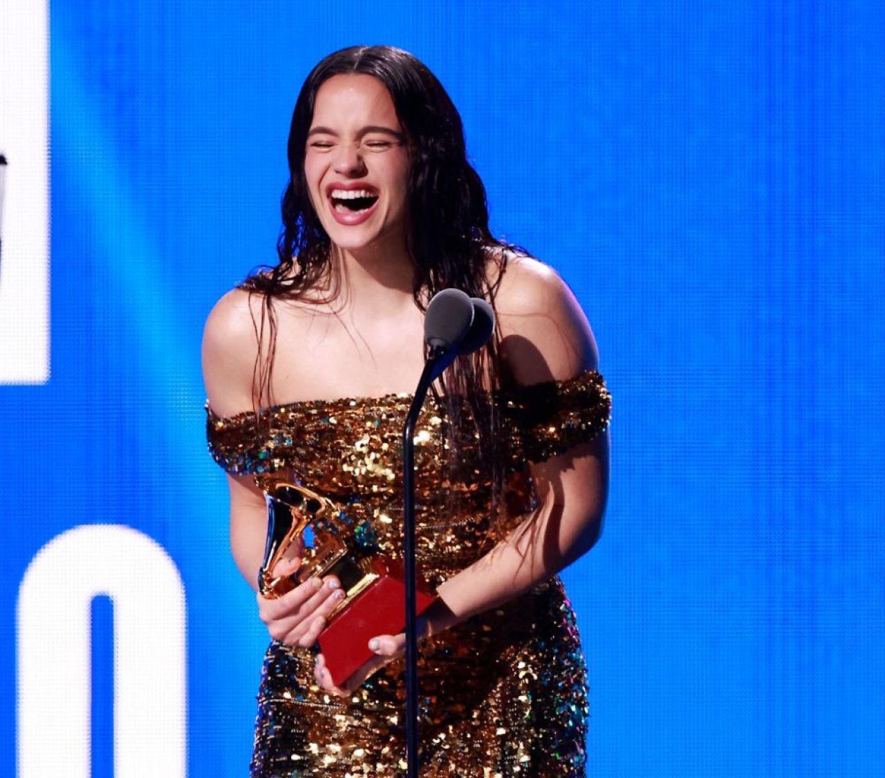 Georgina Rodriguez și Rosalia s-ar fi certat la Gala Latin Grammy. Care ar fi fost motivul conflictului dintre cele două_15