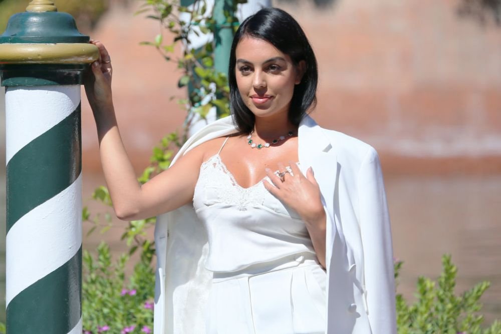 Georgina Rodriguez și Rosalia s-ar fi certat la Gala Latin Grammy. Care ar fi fost motivul conflictului dintre cele două_22