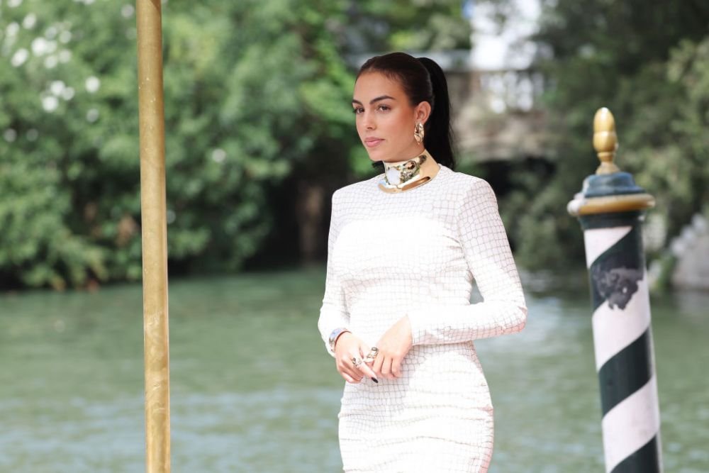 Georgina Rodriguez și Rosalia s-ar fi certat la Gala Latin Grammy. Care ar fi fost motivul conflictului dintre cele două_27