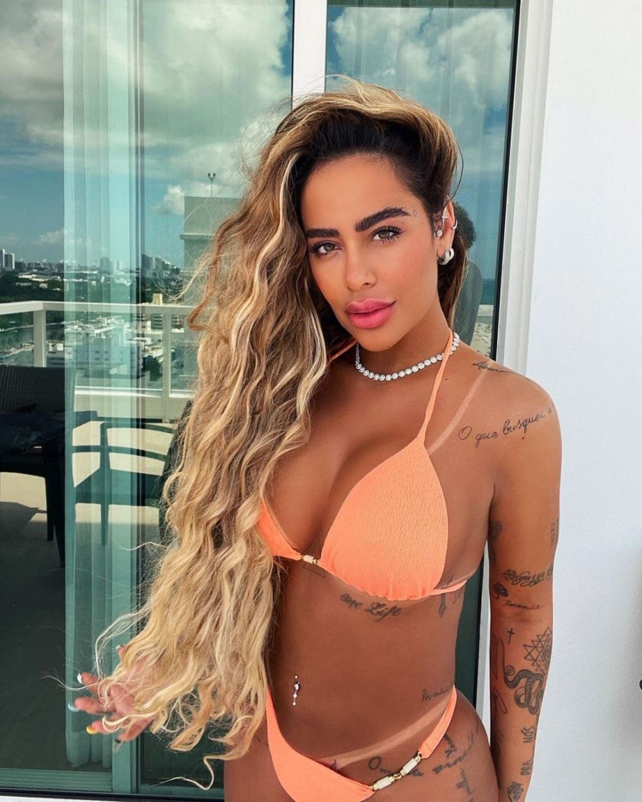 Neymar e susținut la Cupa Mondială din Qatar de sora sa extrem de frumoasă. Cum arată Rafaella Santos în costum de baie_4