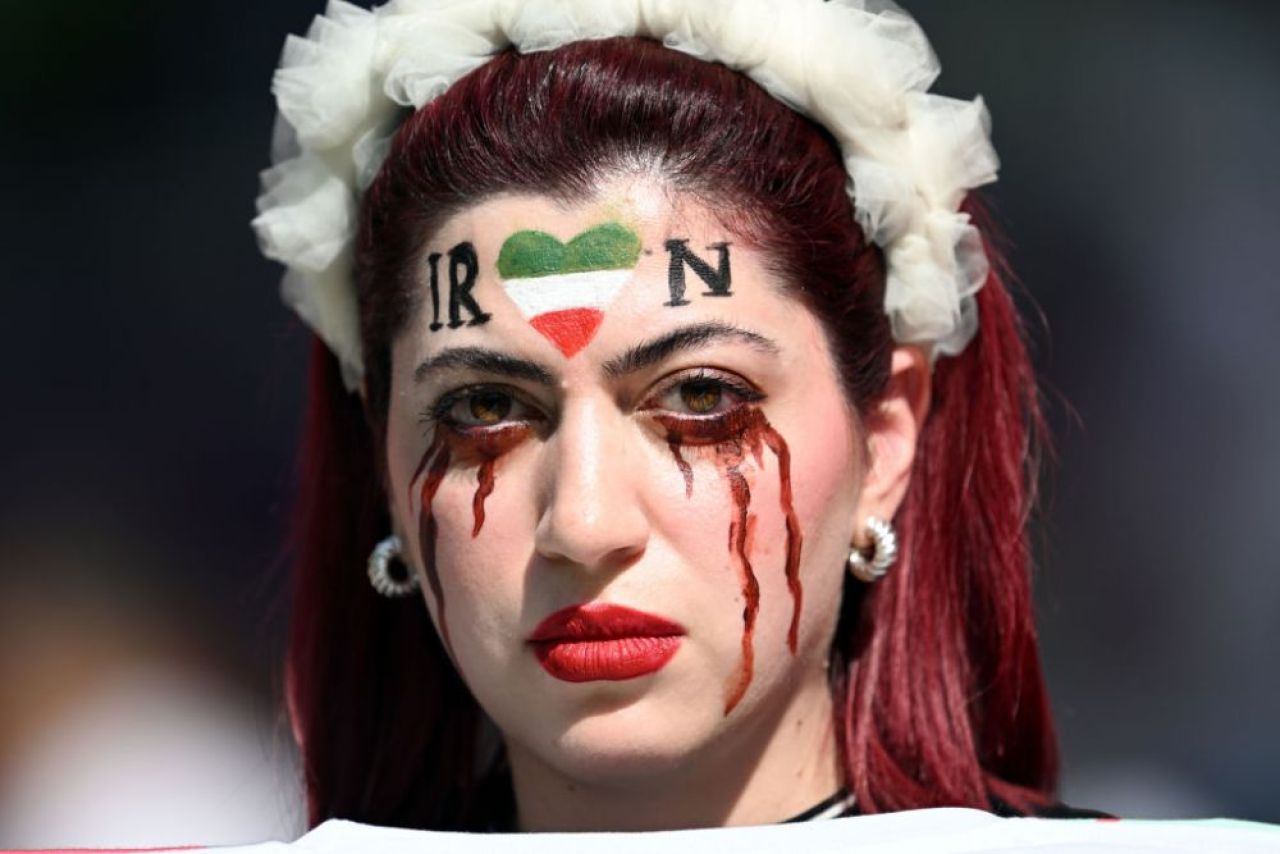 Iranienii o plâng pe Masha Amini, fata ucisă de regimul de la Teheran! Imagini emoționante în Qatar_4