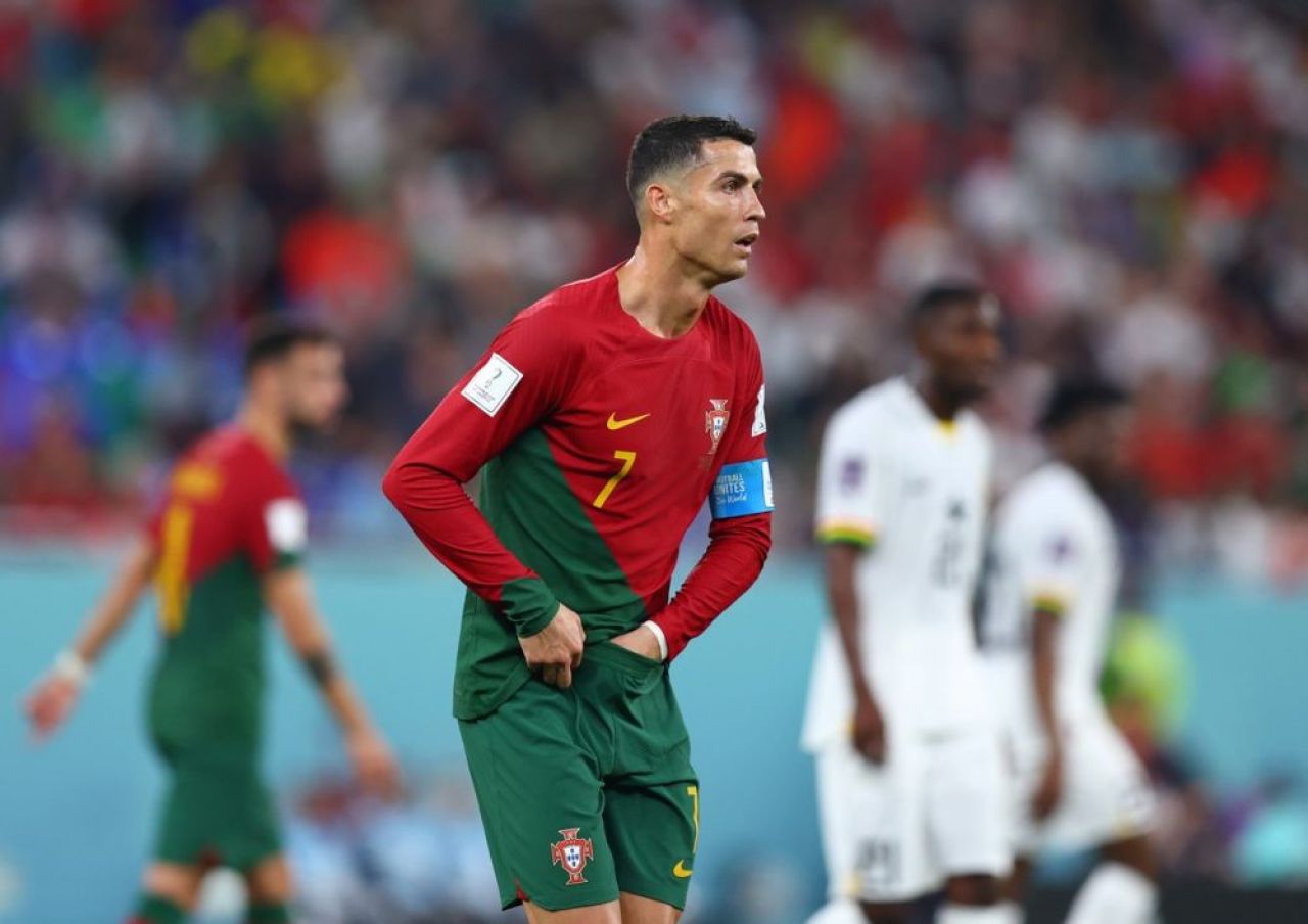 Aoleu, Cristiano! Ronaldo, prins în ofsaid în meciul cu Ghana: și-a băgat mâna în pantaloni și apoi a început să mănânce! Imaginile care nu s-au văzut la TV _2
