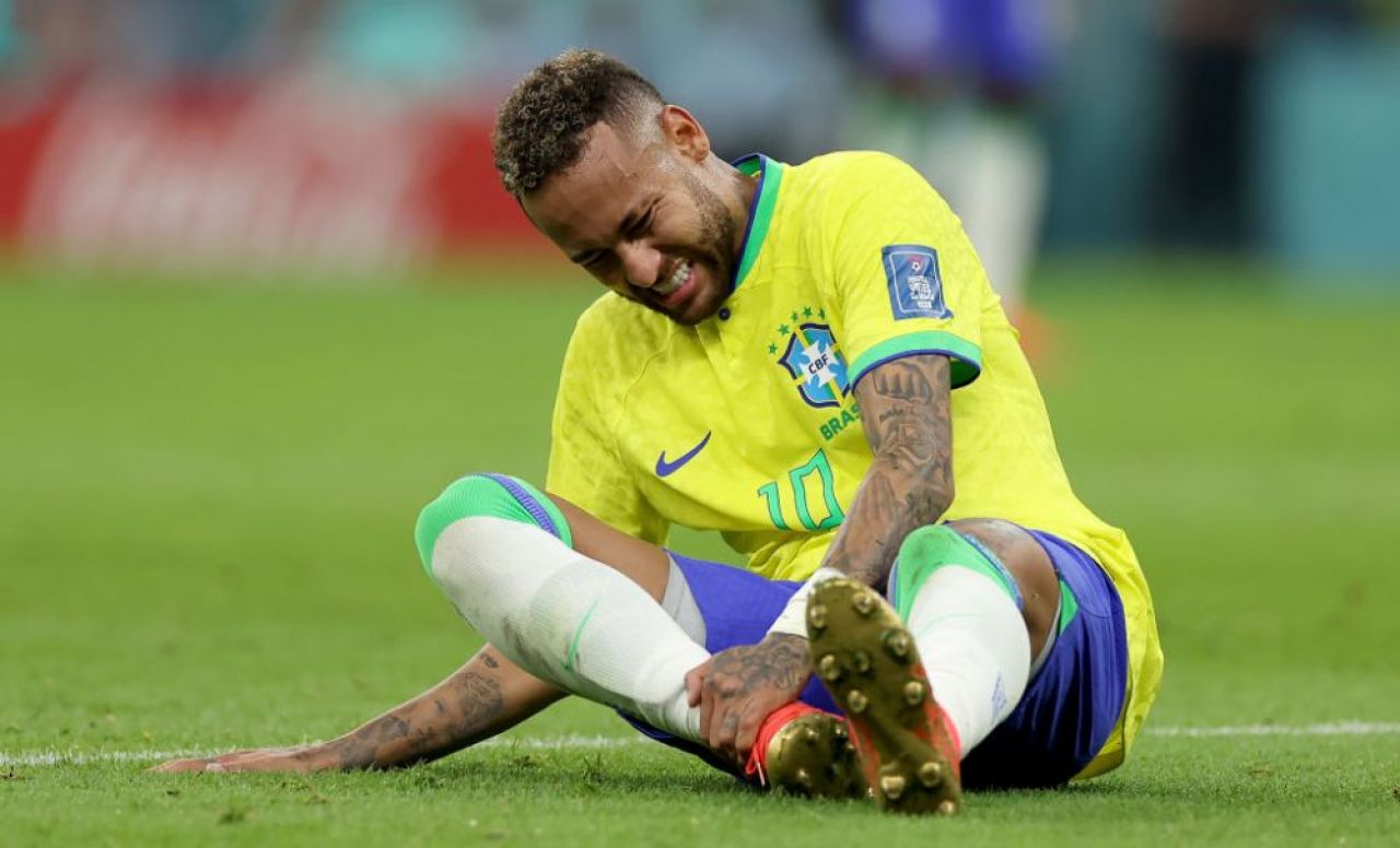 Intrarea care l-a scos din joc pe Neymar! Imaginile greu de privit pentru suporterii Braziliei _12