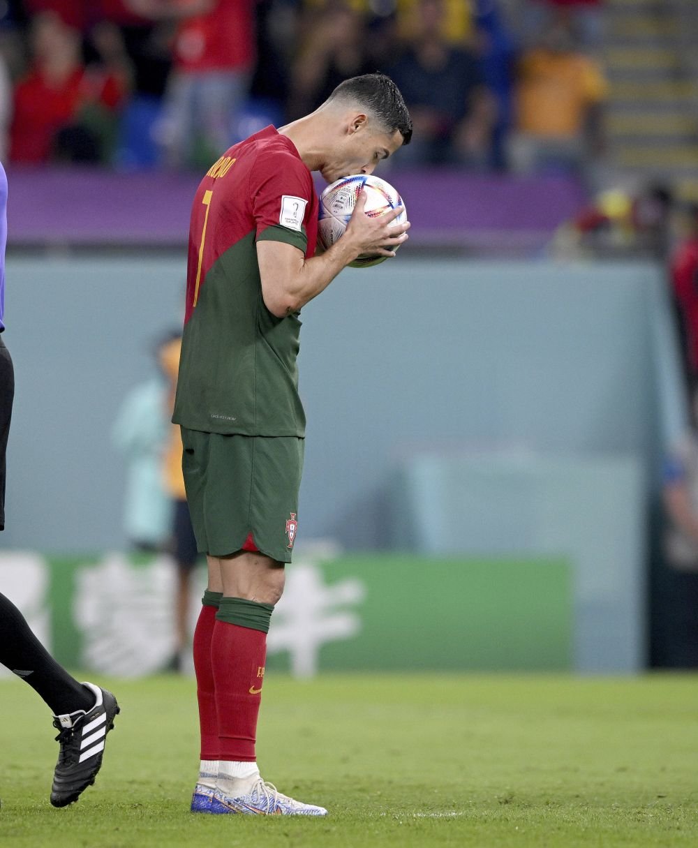 Mister elucidat. Ce a scos Cristiano Ronaldo din șort în timpul meciului cu Ghana_8