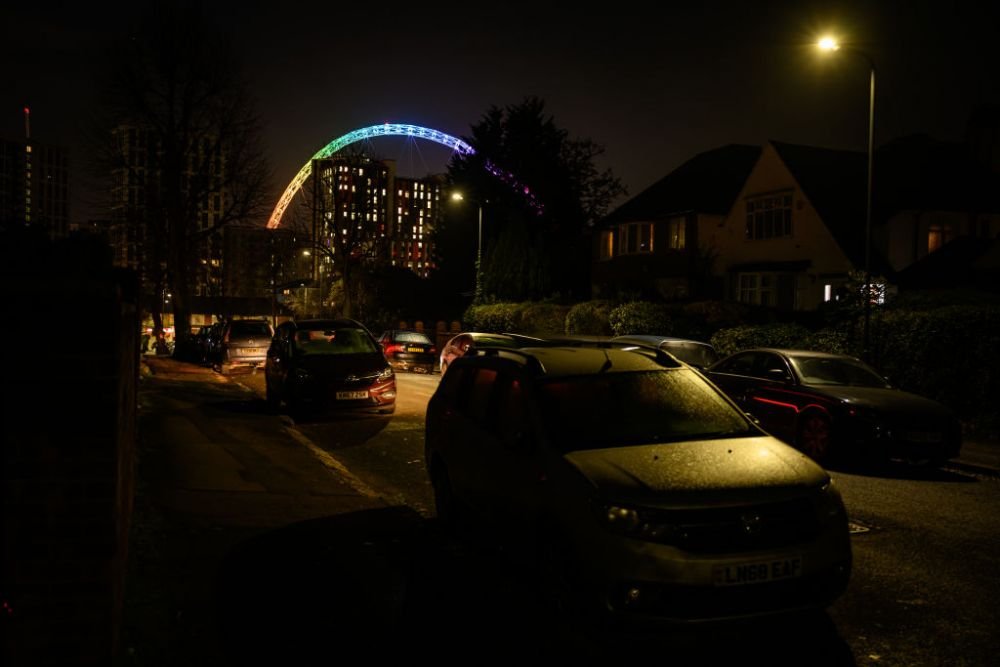 Stadionul Wembley din Londra, luminat în culorile curcubeului înaintea meciului dintre Anglia şi SUA de la CM_2
