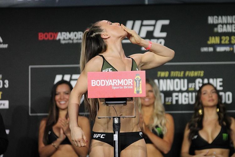 Vanessa Demopoulos, din clubul striptease în cușca UFC _4