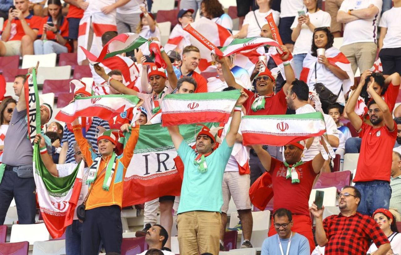 Imnul cu voce și fără voce. Schimbarea de atitudine a iranienilor la Cupa Mondială, explicată în direct, de la Doha.