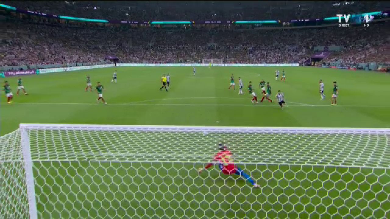 Stângul devastator al lui Messi l-a făcut pe Ochoa să se întindă degeaba. Gol fantastic al starului argentinian în meciul cu Mexic_35