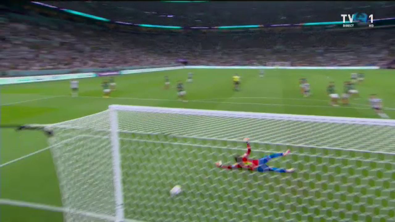 Stângul devastator al lui Messi l-a făcut pe Ochoa să se întindă degeaba. Gol fantastic al starului argentinian în meciul cu Mexic_37