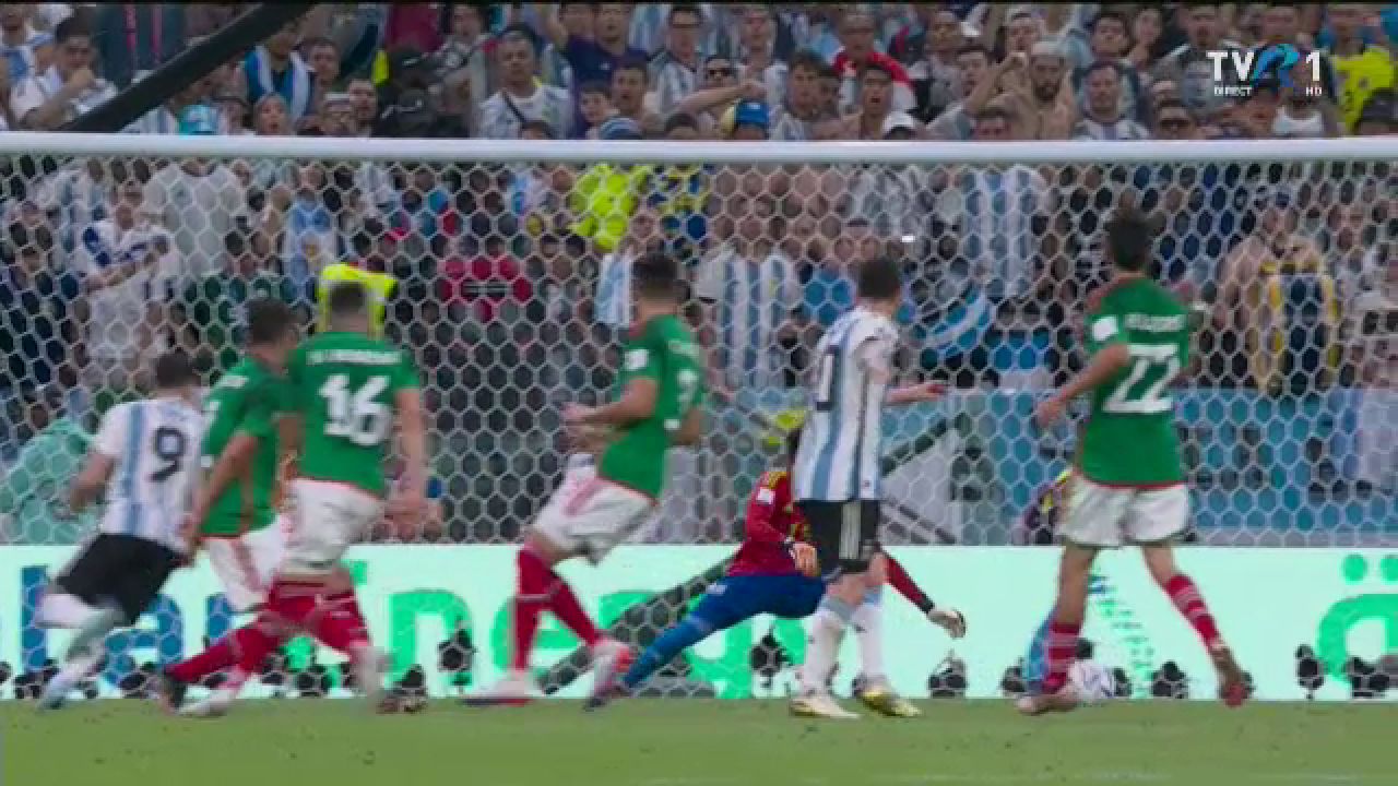 Stângul devastator al lui Messi l-a făcut pe Ochoa să se întindă degeaba. Gol fantastic al starului argentinian în meciul cu Mexic_45