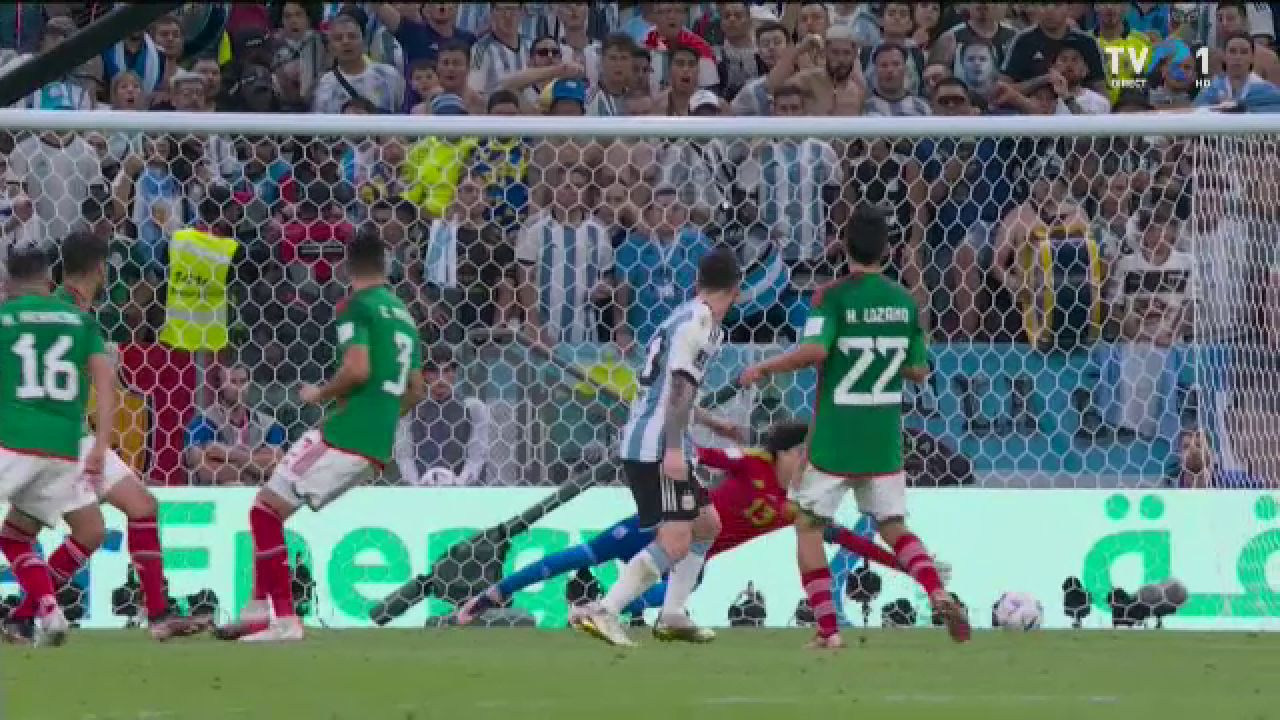 Stângul devastator al lui Messi l-a făcut pe Ochoa să se întindă degeaba. Gol fantastic al starului argentinian în meciul cu Mexic_46