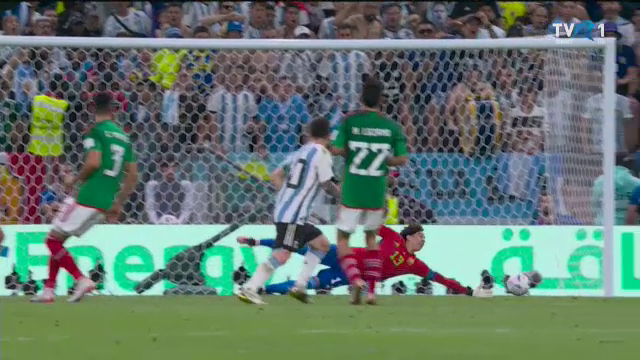 Stângul devastator al lui Messi l-a făcut pe Ochoa să se întindă degeaba. Gol fantastic al starului argentinian în meciul cu Mexic_47