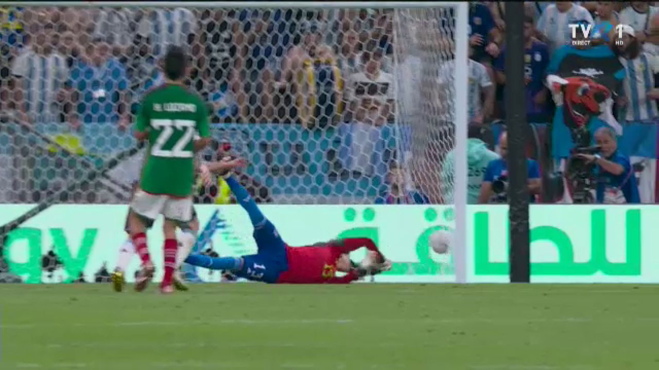 Stângul devastator al lui Messi l-a făcut pe Ochoa să se întindă degeaba. Gol fantastic al starului argentinian în meciul cu Mexic_49