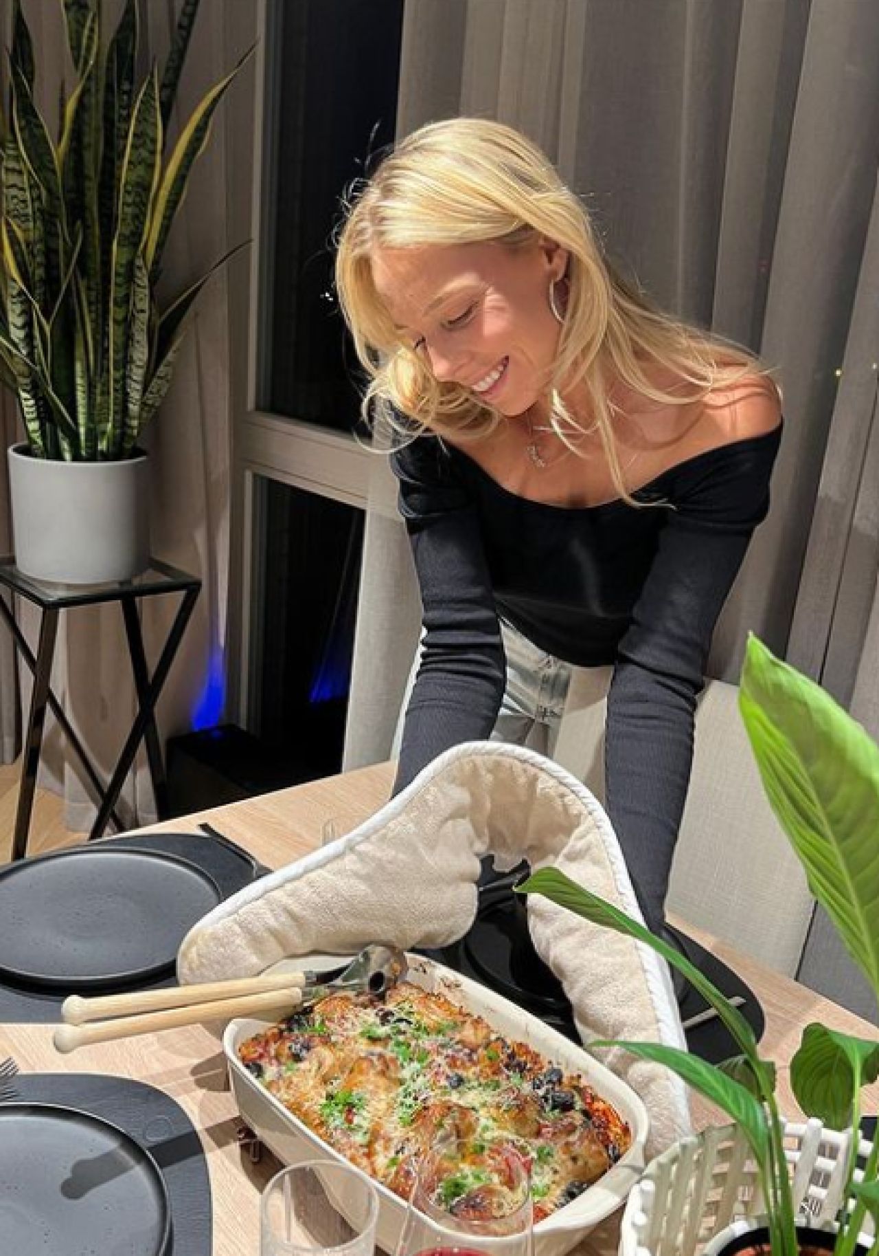 „Facem amintiri!” Anett Kontaveit s-a cuplat cu decarul echipei Levadia Tallinn: fotografiile interzise minorilor_6