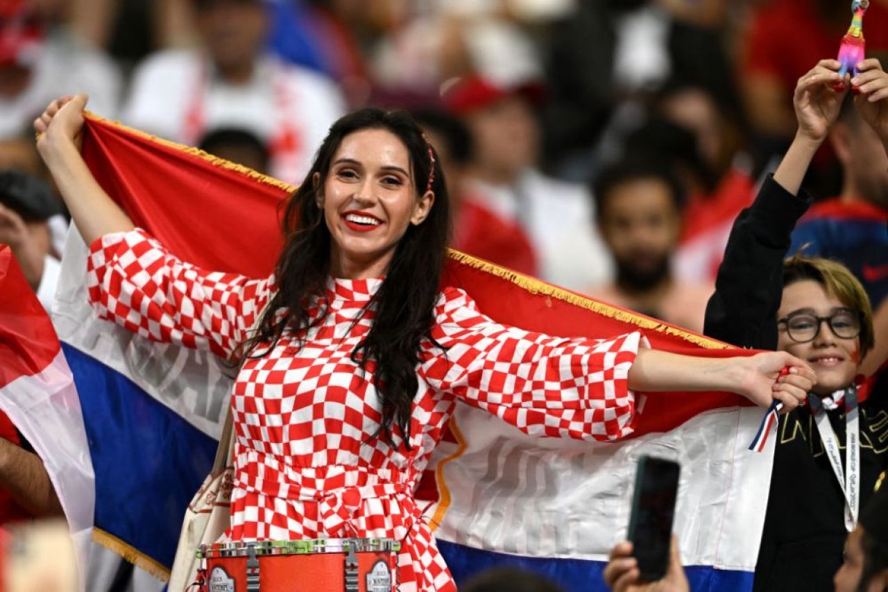 Frumusețile Campionatului Mondial din Qatar! Imagini spectaculoase cu fanele care au făcut senzație în tribune _68