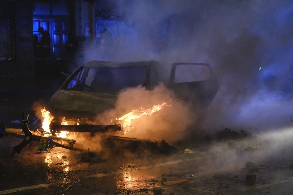 Prăpăd în Bruxelles! Fanii marocani au răsturnat scutere și au avariat mașini. A intervenit și primarul orașului_1
