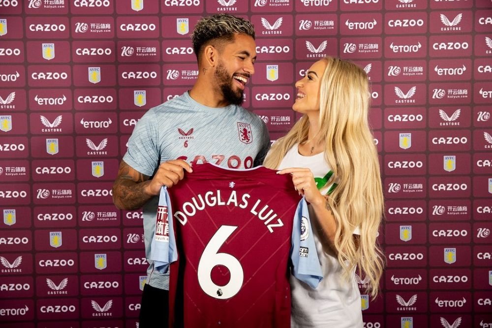 Cea mai sexy fotbalistă din Anglia s-a despărțit de iubit. L-a părăsit pe jucătorul brazilian, campion olimpic la Tokyo_11