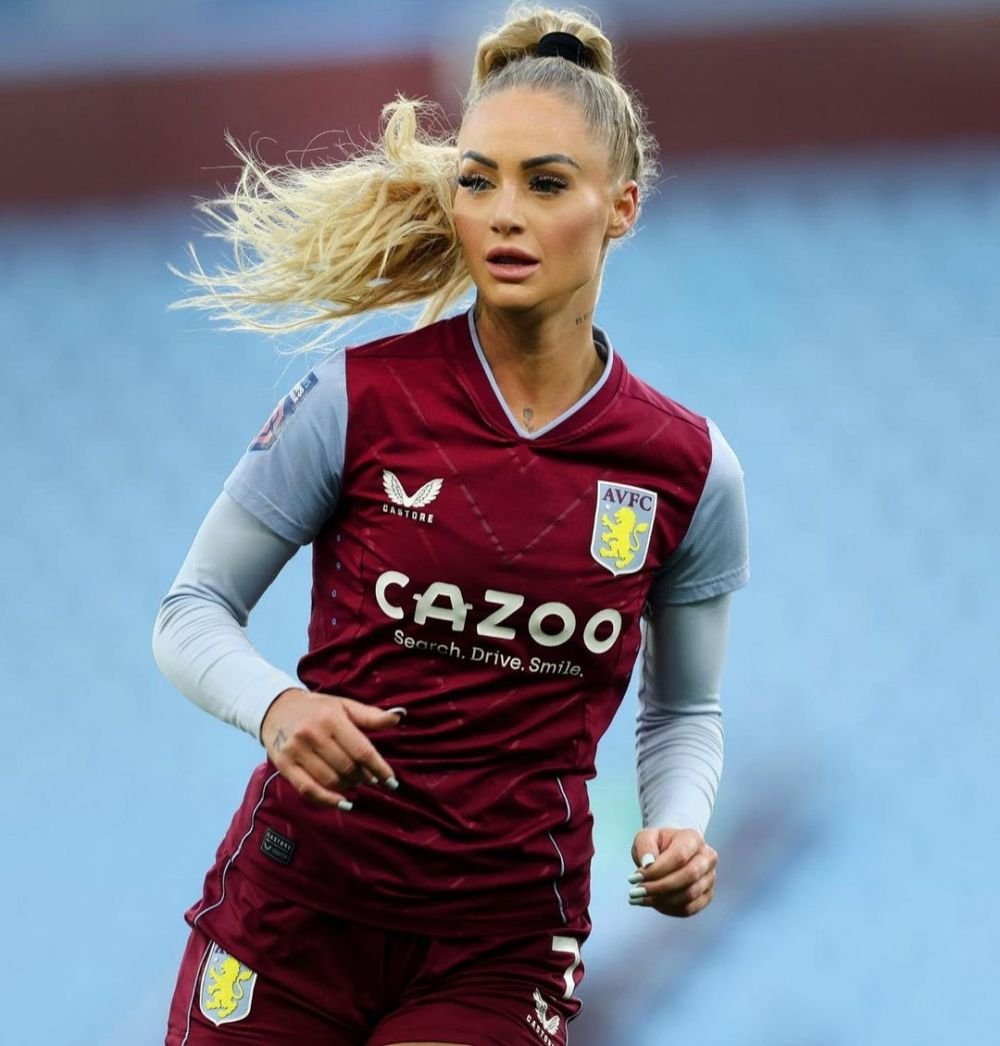 Cea mai sexy fotbalistă din Anglia s-a despărțit de iubit. L-a părăsit pe jucătorul brazilian, campion olimpic la Tokyo_18