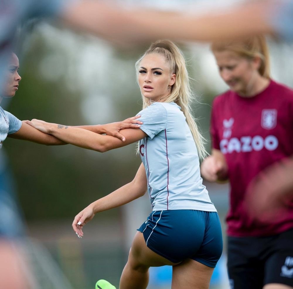 Cea mai sexy fotbalistă din Anglia s-a despărțit de iubit. L-a părăsit pe jucătorul brazilian, campion olimpic la Tokyo_19