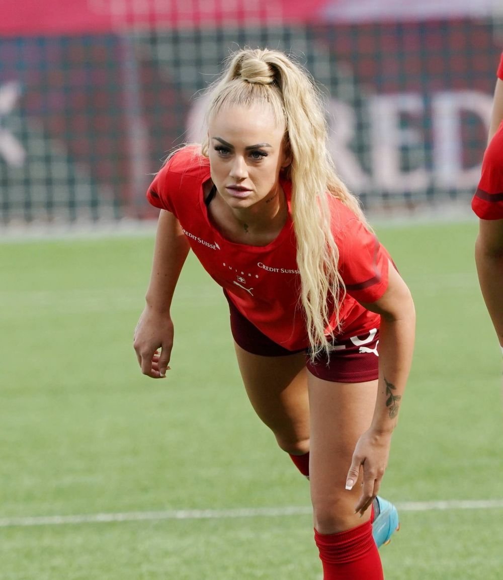 Cea mai sexy fotbalistă din Anglia s-a despărțit de iubit. L-a părăsit pe jucătorul brazilian, campion olimpic la Tokyo_22
