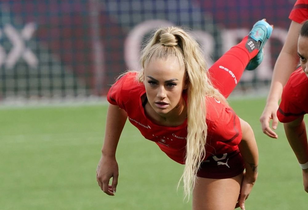 Cea mai sexy fotbalistă din Anglia s-a despărțit de iubit. L-a părăsit pe jucătorul brazilian, campion olimpic la Tokyo_23