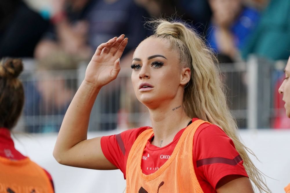 Cea mai sexy fotbalistă din Anglia s-a despărțit de iubit. L-a părăsit pe jucătorul brazilian, campion olimpic la Tokyo_25