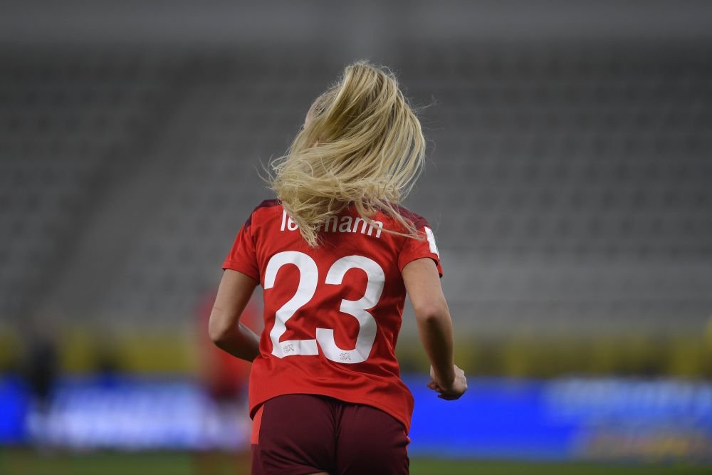Cea mai sexy fotbalistă din Anglia s-a despărțit de iubit. L-a părăsit pe jucătorul brazilian, campion olimpic la Tokyo_27