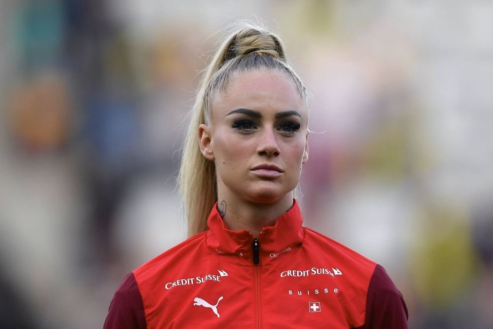 Cea mai sexy fotbalistă din Anglia s-a despărțit de iubit. L-a părăsit pe jucătorul brazilian, campion olimpic la Tokyo_29