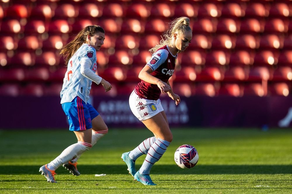 Cea mai sexy fotbalistă din Anglia s-a despărțit de iubit. L-a părăsit pe jucătorul brazilian, campion olimpic la Tokyo_34