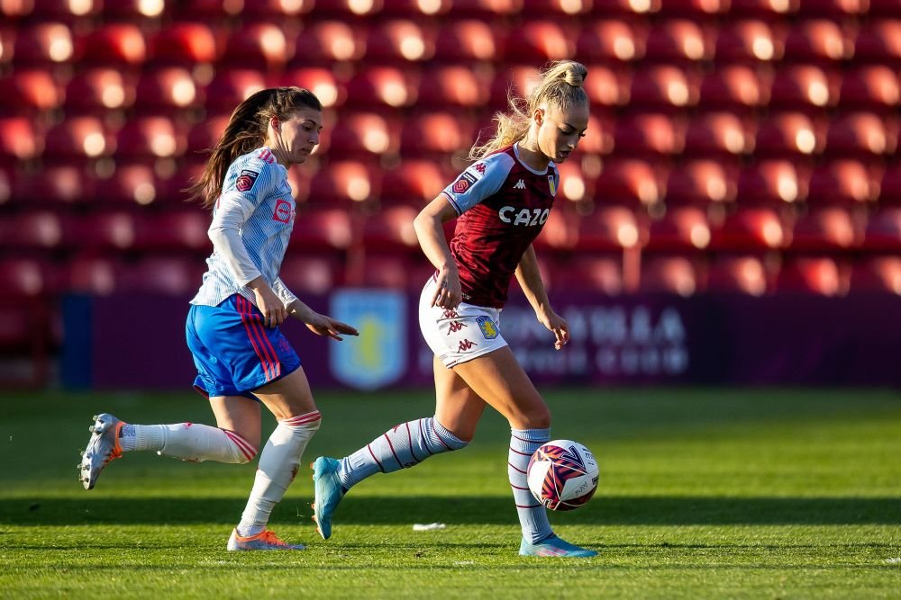 Cea mai sexy fotbalistă din Anglia s-a despărțit de iubit. L-a părăsit pe jucătorul brazilian, campion olimpic la Tokyo_35