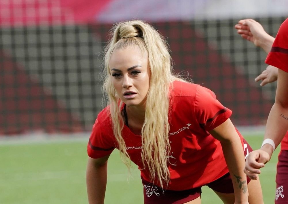 Cea mai sexy fotbalistă din Anglia s-a despărțit de iubit. L-a părăsit pe jucătorul brazilian, campion olimpic la Tokyo_38