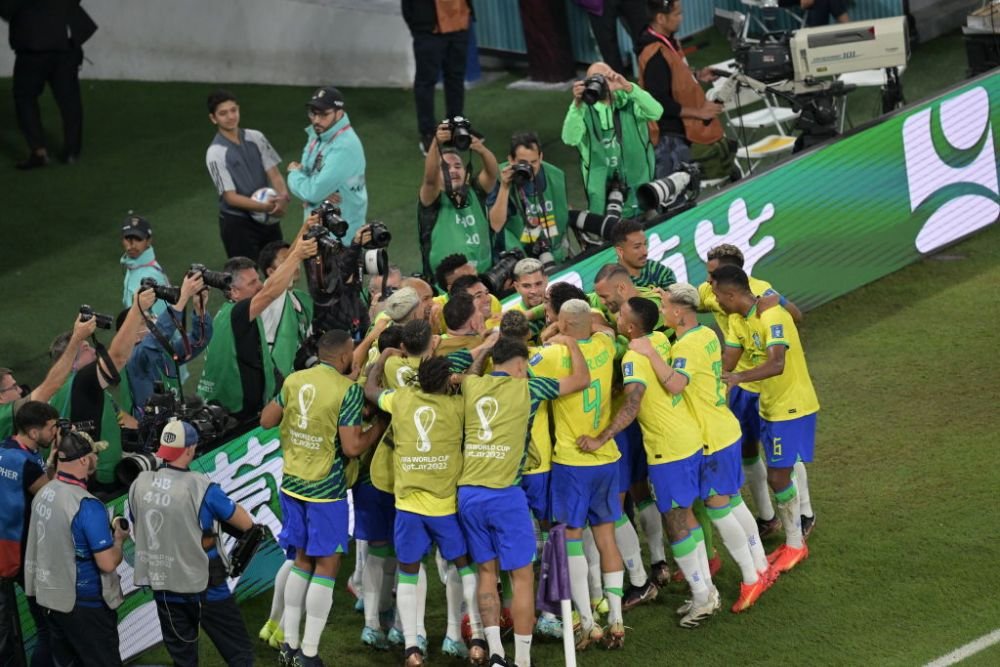 Burleanu a scos telefonul și a început să filmeze! Faza care l-a impresionat în Brazilia - Elveția_2