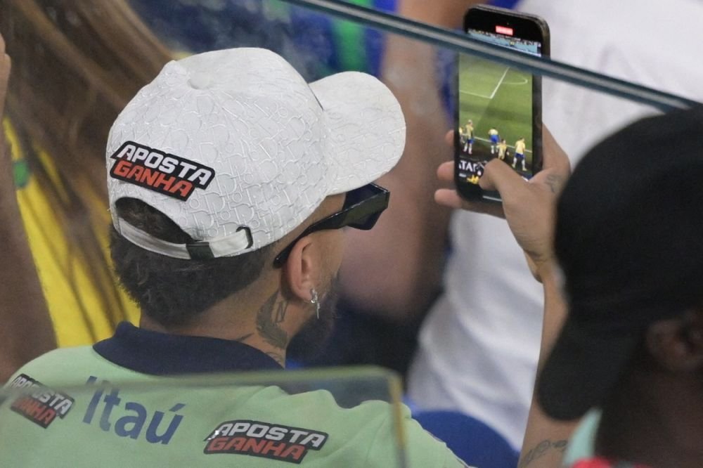 Fanii Braziliei au uitat de meci! S-au pozat cu ”Neymar”, în timpul partidei Brazilia - Elveția_5