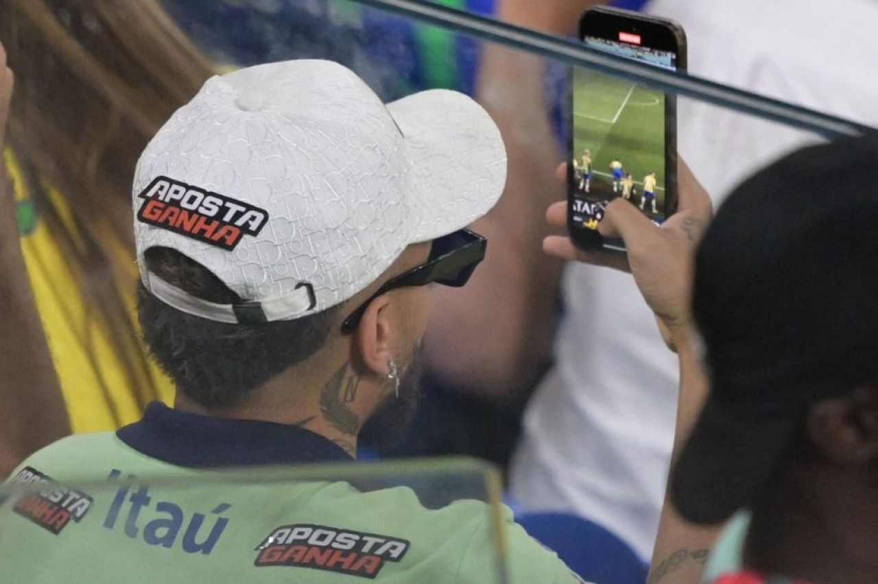 Fanii Braziliei au uitat de meci! S-au pozat cu ”Neymar”, în timpul partidei Brazilia - Elveția_5