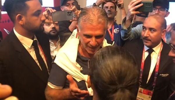 &bdquo;Copiii mor din cauza &icirc;mpușcăturilor din școli!&rdquo; Discursul care i-a făcut pe iranieni să aplaude &icirc;naintea &bdquo;blockbuster-ului&rdquo; cu SUA