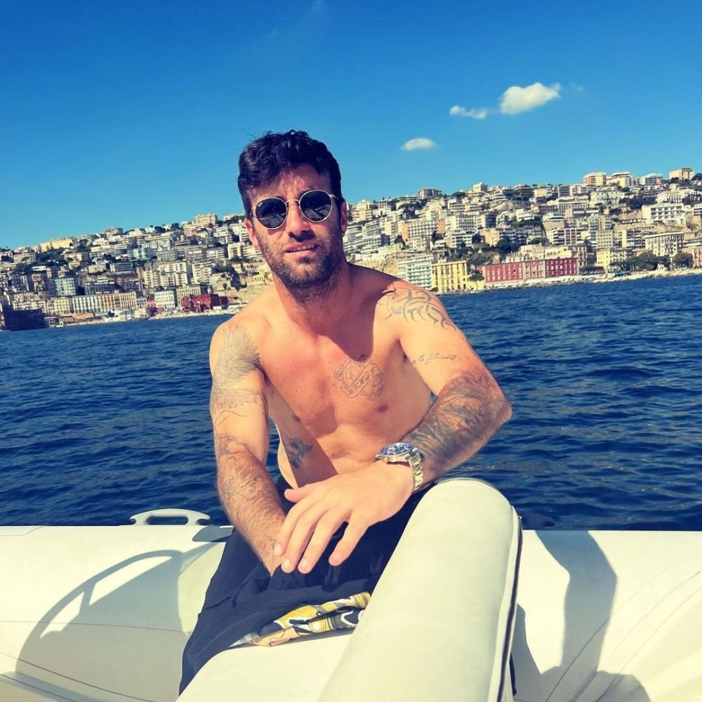 Cine este Mario Ferri, bărbatul care a intrat pe teren la Portugalia - Uruguay și a fluturat steagul LGBT_12