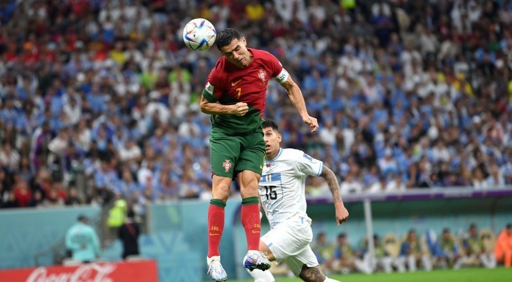 Tehnologia a decis! Cine este autorul primului gol din Portugalia - Uruguay_13