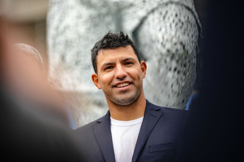 Sergio Aguero, secvențe virale pe Twitter. Fostul fotbalist a realizat un dans african cu un grup de copii_5