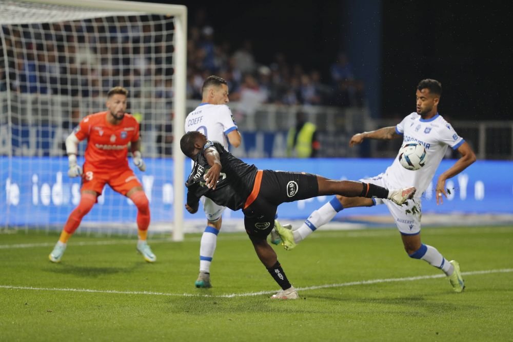 Atacantul de 15 milioane de euro depășit în Ligue 1 doar de Mbappe și Neymar, pus pe picioare de un român: ”L-am făcut fiară!”_6